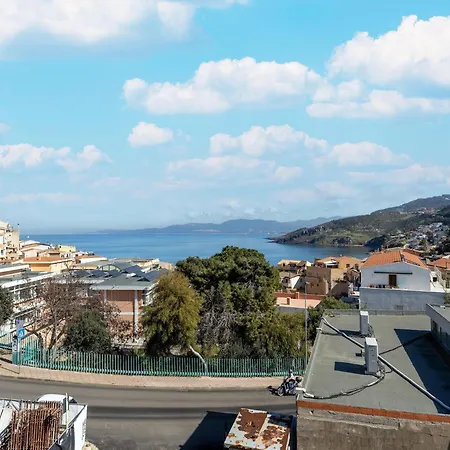 With Sea View And Terrace Appartamento